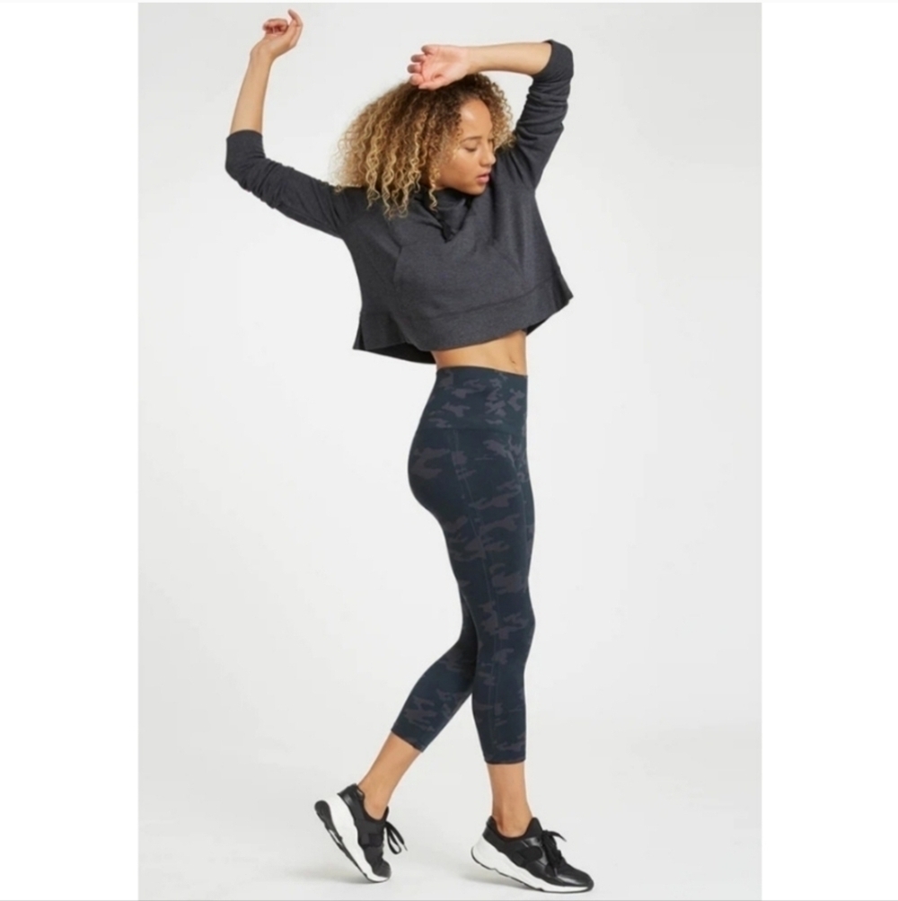 Spanx Look at Me Now Seamless Cropped Leggings Black Camo Sz Large